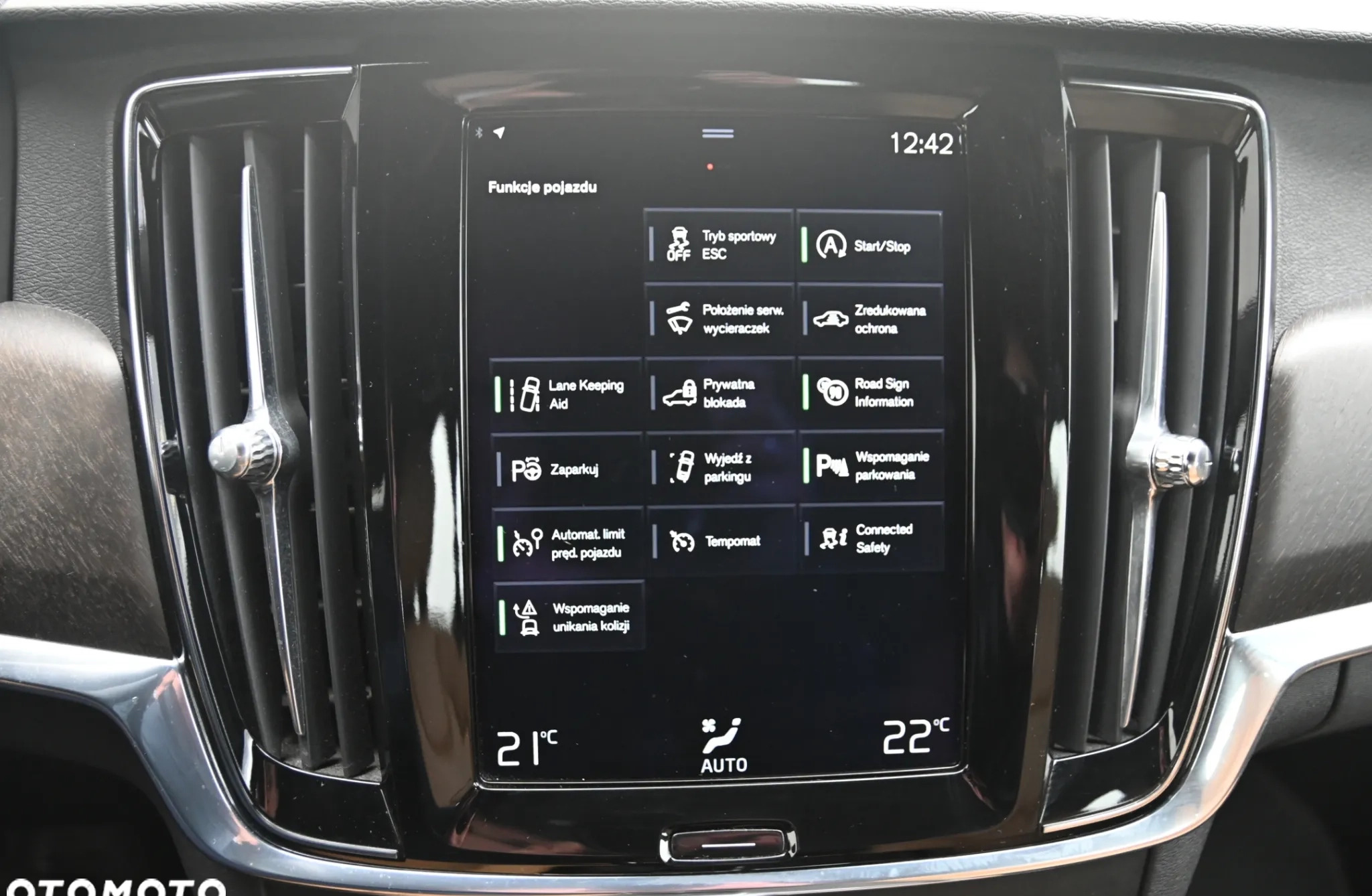 Volvo V90 Cross Country cena 103000 przebieg: 219518, rok produkcji 2017 z Lwówek małe 379